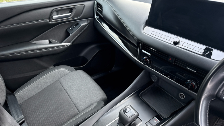 Nissan Qashqai 1.3 DiG-T MH 158 N-Connecta 5dr Xtronic Petrol Hatchback